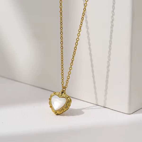Gold heart mother of pearl necklace