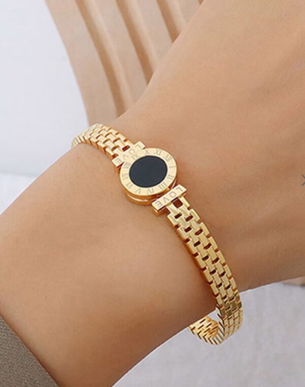 Anti Tarnish Water proof stainless steel bracelet for men and women