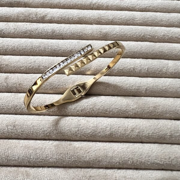 Anti Tarnish Water proof stainless steel bracelet for men and women