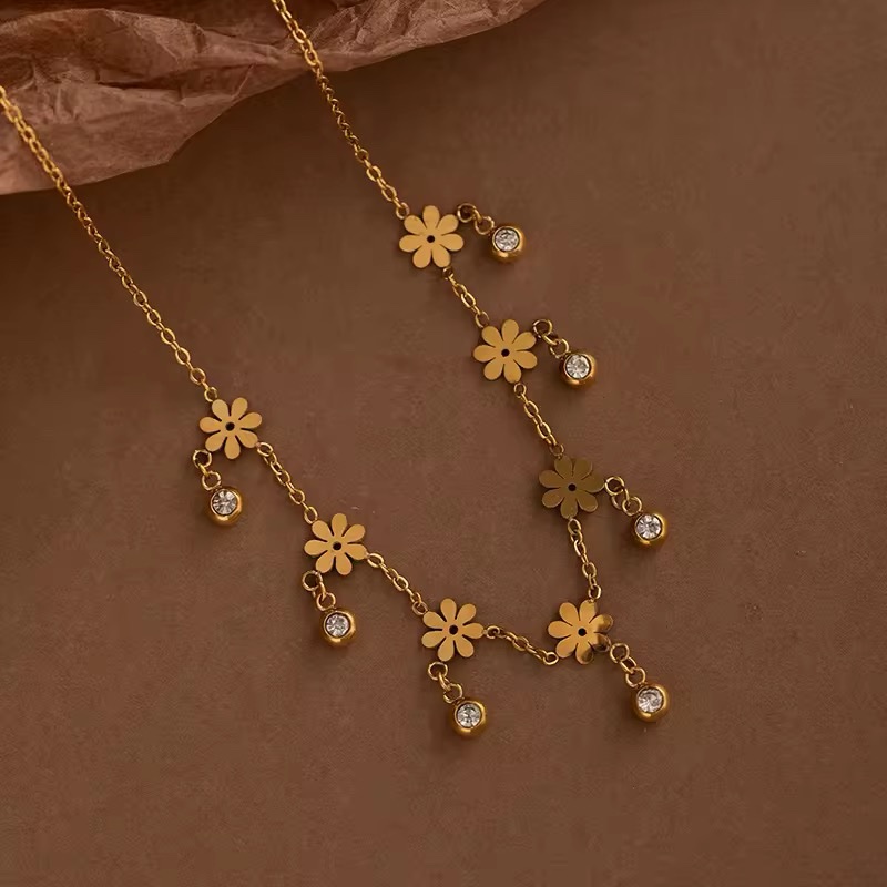 Gold Daisy flower charm anti tarnish necklace with cubic zirconia